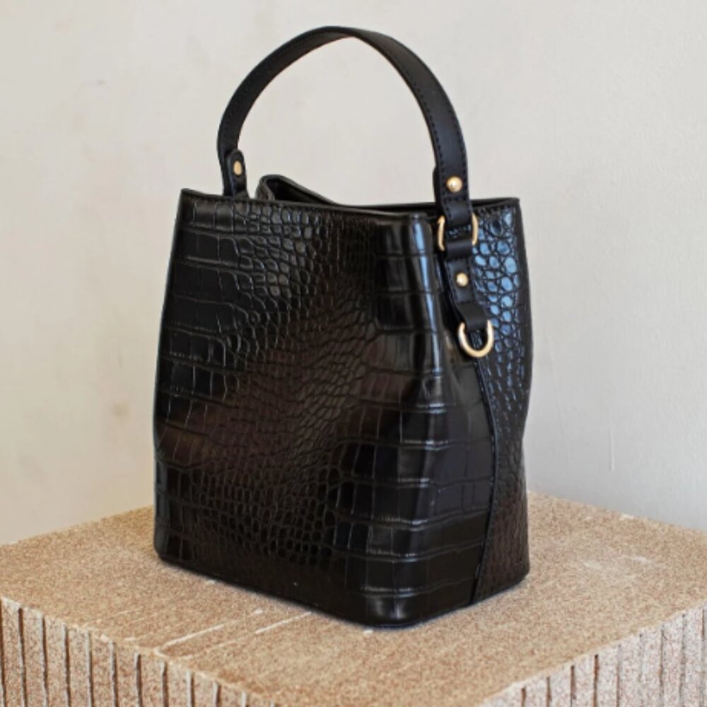 AOTA Elena Vegan Black Faux Croc Embossed Bucket Crossbody Bag Black NWT - Picture 2 of 11